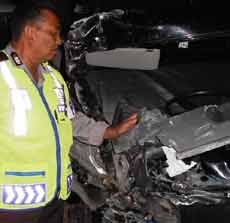 Tabrak Truk di Lintasan Lori, Dua Penumpang Pickup Luka Berat