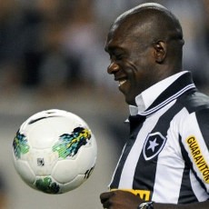 Seedorf Kalah, Drogba Seri
