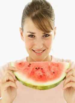 Apel dan Semangka, Pilihan Segar Plus Sehat Buat Berbuka