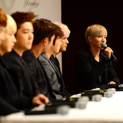 Super Junior Dihadiahi Emas Senilai Rp 828 Juta oleh Fans