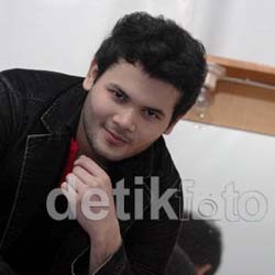 Tatapan Ridho Rhoma