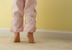 Anak Kecil Suka Jalan Jinjit Tanda-Tanda Autis?