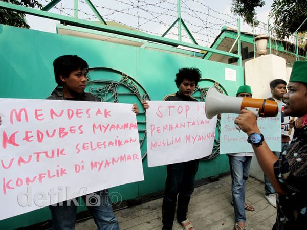 Mahasiswa Muslim Kecam Pembantaian di Myanmar