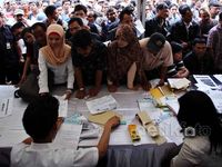 Berdesak-desakan Demi Tiket Mudik Gratis