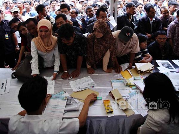 Berdesak-desakan Demi Tiket Mudik Gratis