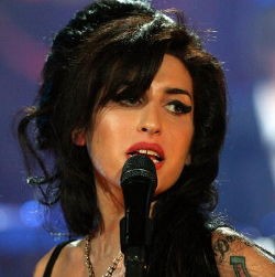 Setahun Tiada, Musik Amy Winehouse Masih Laris