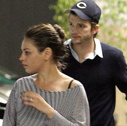 Ashton Kutcher & Mila Kunis Sudah Tinggal Bareng