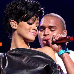 Sstt..Rihanna & Chris Brown Diam-diam Berkencan di Prancis
