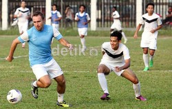 Para pemain timnas Selection Malaysia, yang akan mengikuti turnamen sepakbola Java Cup 2012, mulai melakukan latihan perdana.