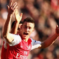 Dapat Kontrak Baru, Koscielny Bakal Lama di Arsenal