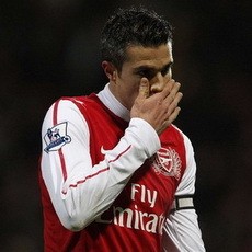 Inginkan Trofi, Van Persie Disarankan Pindah ke MU atau City