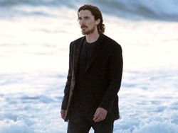 Christian Bale Kunjungi Korban Penembakan Massal di Colorado