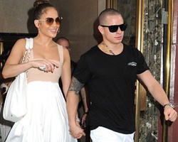 Jennifer Lopez Rayakan Ultah ke-43 Ditemani Pacar Berondong