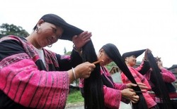 Perempuan di Desa Ini Punya Rambut Rata-rata 1,7 Meter