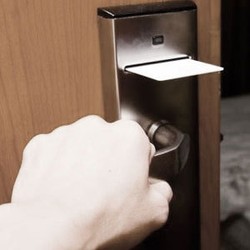 Wow! Hacker Ungkap Cara Bobol Jutaan Pintu Kamar Hotel