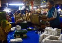 Pedagang di Bandung Masih Jualan Tahu Tempe