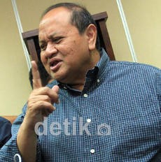Penjelasan Denny Mengenai Penyebutan Status Tersangka Emir Moeis