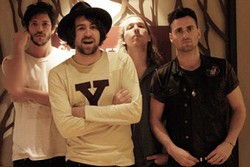 Vokalis The Vaccines: Saya Ingin Menjadi Perempuan