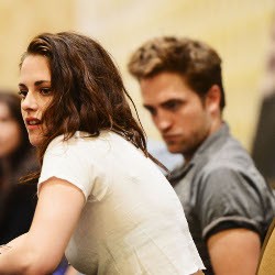 Kepergok Selingkuh, Kristen Stewart Yakin Robert Pattinson Tetap Cinta