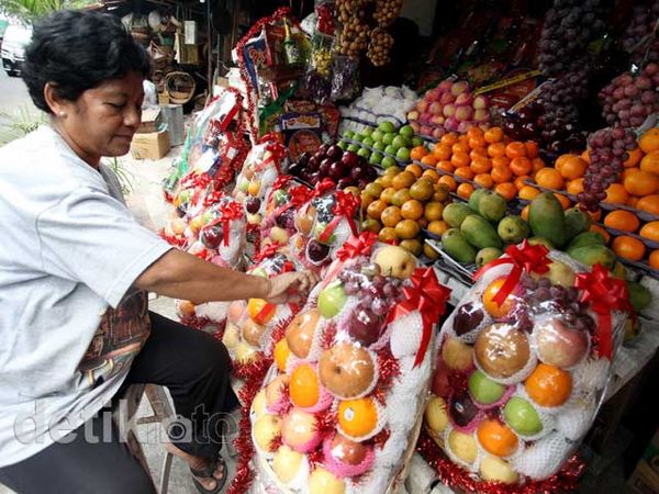 Harga Buah Melejit, Parsel Buah Pun Ikut Naik