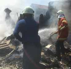 Dua Kebakaran di Surabaya Timur Ludeskan Tiga Rumah