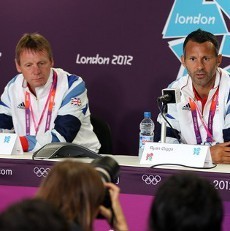 Cuma Ditunggu 7 Reporter, Pearce: Ini Bisa Dilakukan di Kamarku