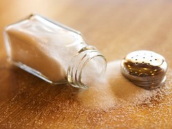 Makanan Asin Bisa Tingkatkan Resiko Osteoporosis