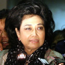 Hartati Murdaya Ngaku Senang Meski Sudah Diperiksa 12 Jam