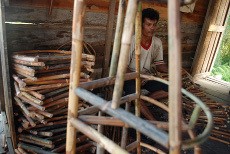 Pengrajin Rotan di Pekanbaru Kebanjiran Pesanan Keranjang Parsel