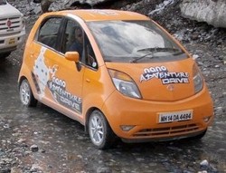 Kakek 63 Tahun Sukses Tempuh 25.000 Km Pakai Tata Nano