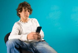 SMS-an Bikin Penurunan Kemampuan Tatabahasa Remaja