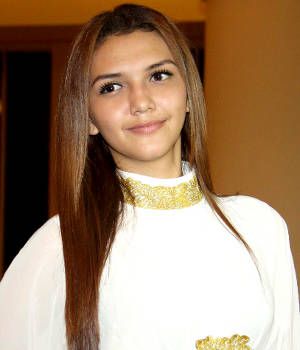 Rambut Baru Alexa Keys