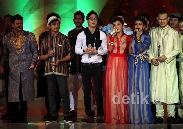 Bertabur Bintang di Konser Lampion 100% Ikhlas