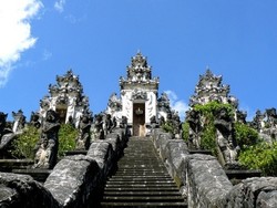 Ini Dia Pura Tertua di Bali