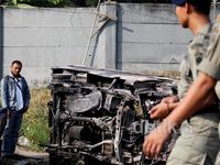 Massa Bakar Mobil Jasa Marga di Tol Jatibening
