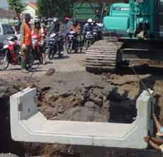 Jelang Lebaran, 5 Titik Jembatan di Pasuruan Diperbaiki