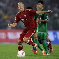 Van der Wiel: Robben Pemain Egois