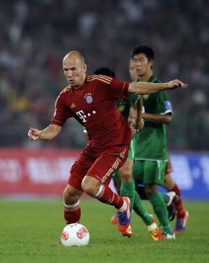 Van der Wiel: Robben Pemain Egois