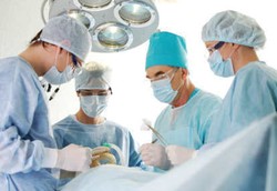 Dokter-dokter Juga Ngerumpi di BBM Sebelum Operasi Otak