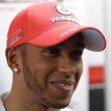 Hamilton Gemilang di Hari Pertama