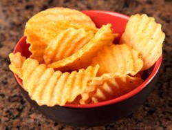 Warna Keripik Kentang Bisa Cegah Makan Berlebihan