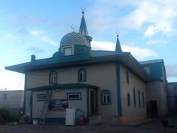 Satu Masjid Untuk 10 Ribu Umat