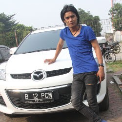 Istri Charly Setia Band Hamil Anak Kedua