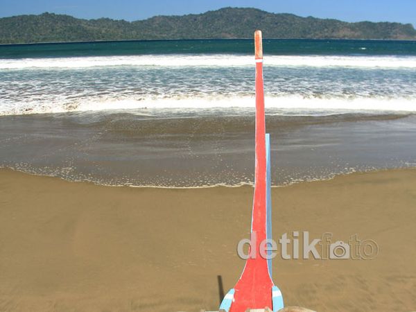 Keindahan Pantai Rajegwesi