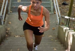 Naik Turun Tangga Bantu Bikin Perut Jadi Rata