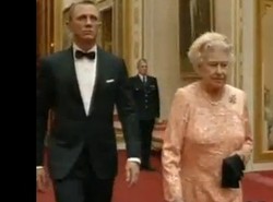 Ratu Elizabeth II Senang Bermain Sebagai Gadis Bond