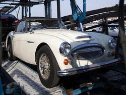 Reuni dengan Mobil Kesayangan Setelah 42 Tahun Dicuri