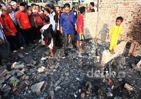 Nachrowi Kunjungi Korban Kebakaran