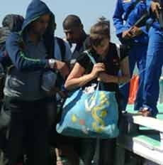 Berhasil Dievakuasi, Puluhan Imigran Gelap Dibawa ke Surabaya