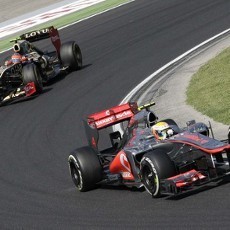 Redam Duo Lotus, Hamilton Menangi Balapan